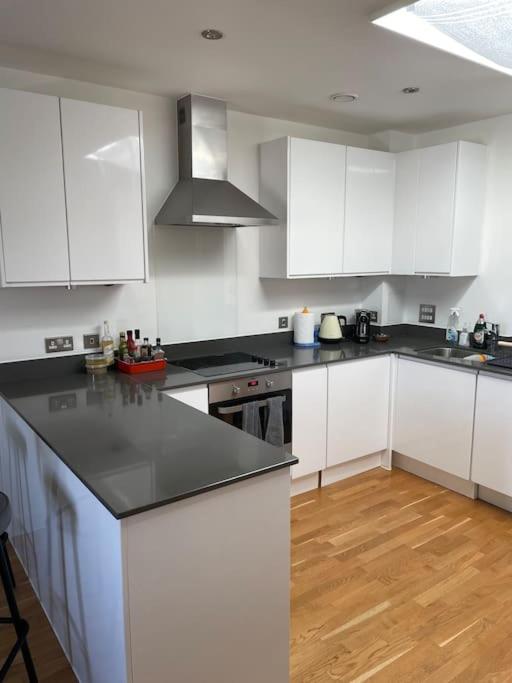 Lovely 2-Bed Flat With Well Equipped Kitchen Apartment Ealing Exterior photo